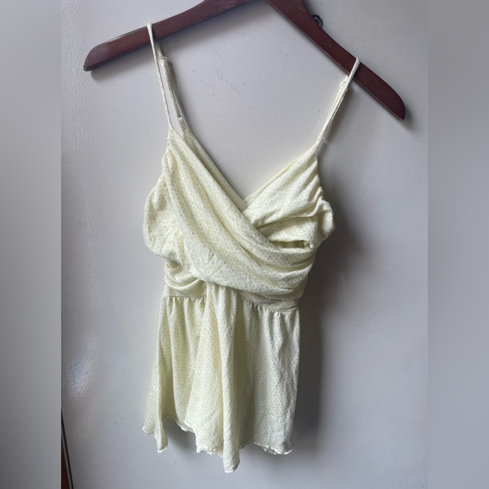 Guess elegant light yellow Women's Top